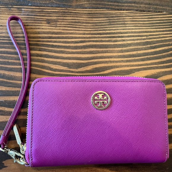 Tory Burch Handbags - Tory Burch Wristlet Wallet
